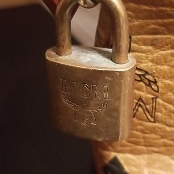 Large MCM Original Tote - Picture 3 of 11